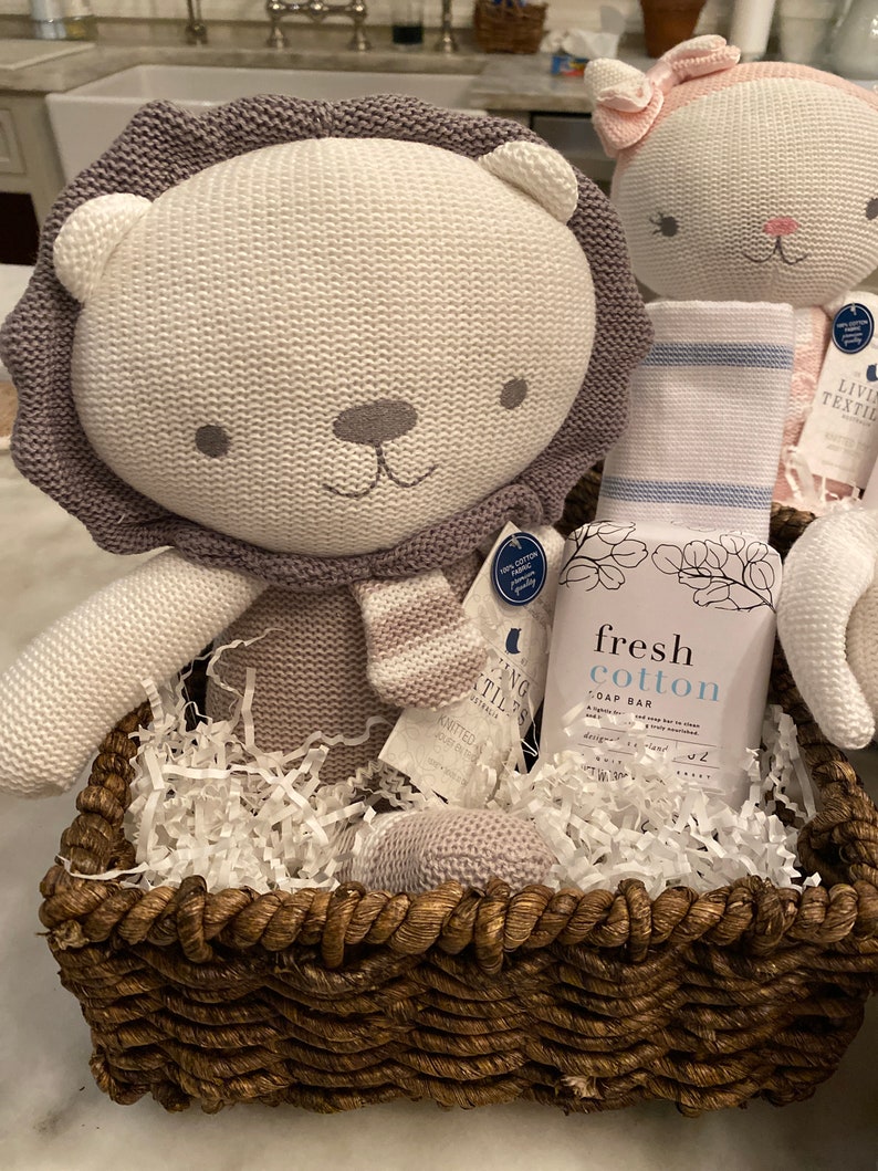 9 Pièces Coffret Cadeau Personnalisé Pour Nouveau-né, Avec Doudou, Couverture, Bavoir, Chaussettes, Foulard Triangulaire Et Rattle - Puériculture & Eveil Bébé