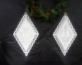 wall plaques, diamond shaped, chalk white , v intage from 1970's , set of 2