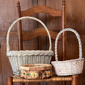 Vintage Baskets with/without handles: Versatile & adaptable uses. Ideal for decor. Grapevine. Raffia. Cord. Rush. Varying sizes. Collectors!