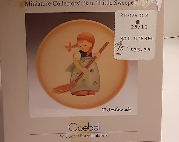 Hummel Pair "Homemaker"  Mini Group of 2, Sweep #745 & Wash Day #746, Created by Gerhard Skrobek in 1986