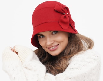 Cloche hat vintage women's made of wool "Veronica" red