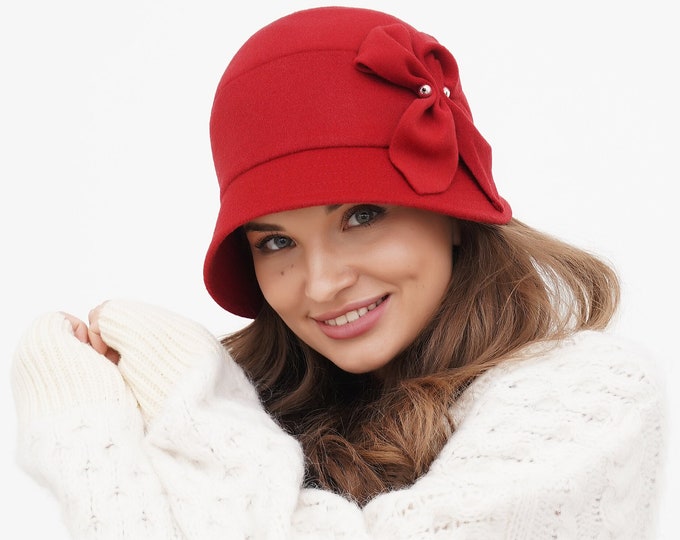 Cloche hat vintage women's made of wool "Veronica" red