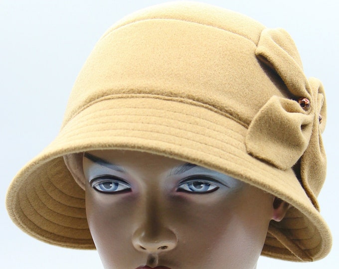 Winter cloche womens flapper hat Veronica vintage style gatsby headdress beige