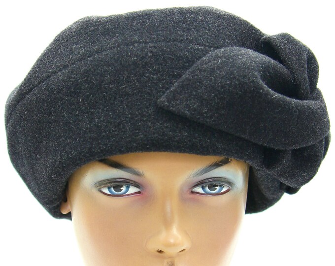 Womens beret with a flower French wool hat dark grey.