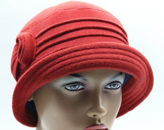 Cloche hat vintage women's made of wool Beatrice red