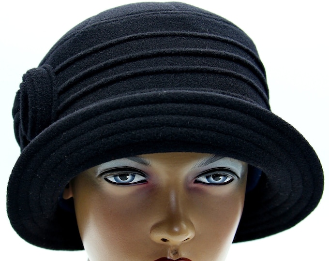 Cloche hat vintage women's made of wool Beatrice black