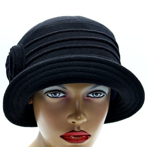 Sombrero Cloche Vintage para Mujer, Lana Beatrice Negra - Estilo años 20 con Textura Acanalada - Sombrero de Invierno para Mujer