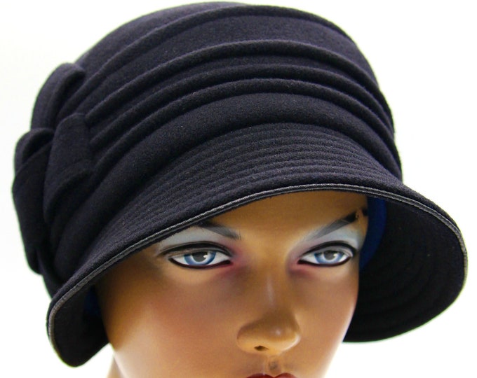 Cloche women hat made of wool Victoria black