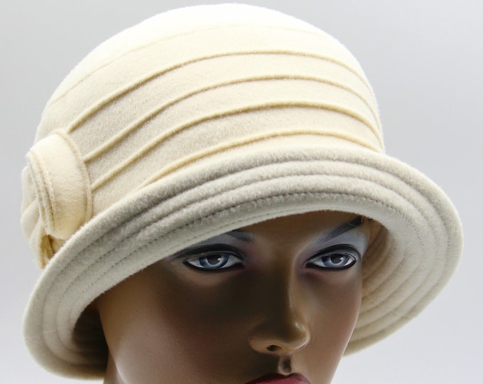 Cloche hat vintage women's made of wool Beatrice beige