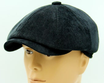 Casquette gavroche en velours noir.