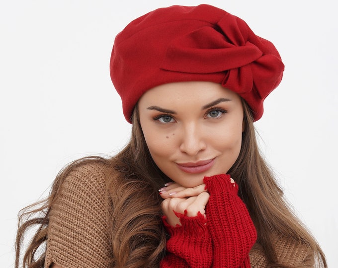 Elegant Red French Wool Beret with Flower - Chic Women's Winter Hat, Stylish Slouchy Design, Fashion-Forward Accessory