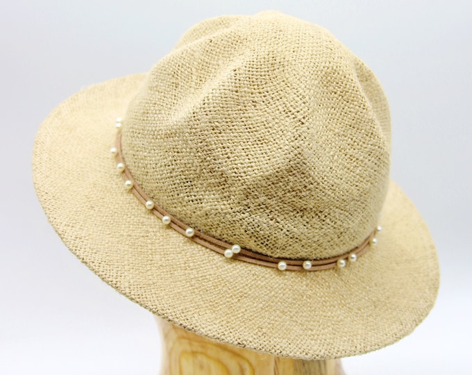 Straw linen hat for women with fields and decorated with beads " Jacqueline".