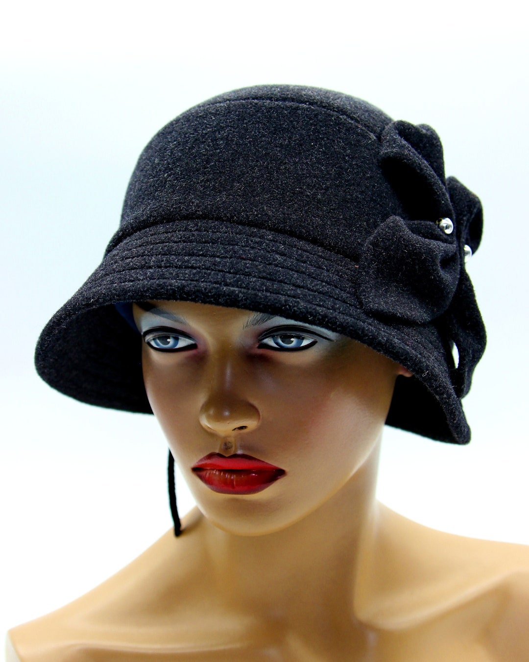 Cloche Hat - How to Wear the 1920's Hats Style - Glamour Daze