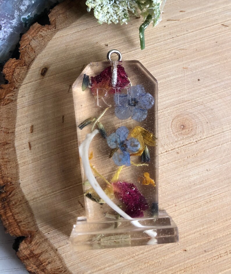 Botanical bones resin headstone pendant / pressed flower Etsy 日本