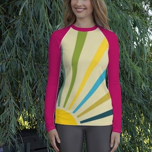 Vintage Retro Sun Sunrise Sunset Hot Pink Women&#39;s Rash Guard - Women&#39;s Rash Guard
