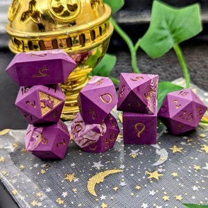 Wonka&#39;s Creamy Dips  - Full Handmade 7/8 Piece Sharp Edge Polyhedral Dice Set D&D, Dungeons and Dragons - December