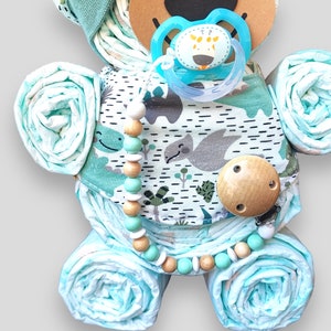 Geschenk zur Geburt Windeltorte Bär für Jungs handmade Mütze Halstuch Schnullerkette mit oder ohne Namen Bild 4
