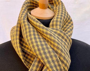 Linen scarf, artisan scarf, woven on a handmade loom, checkered, green and yellow, gift, Father's Day, unique garment, man, woman