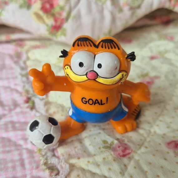 Vintage 1981 Garfield Soccer Figurine Bully West Germany