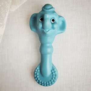 Vintage Blau Quietscher Rassel Elefant Spielzeug | 60er 50er 60er Jahre Fünfziger Jahre | Leichter Quietsche-Gummi-Kunststoff-Hut | Süßer Kawaii Kitsch Retro