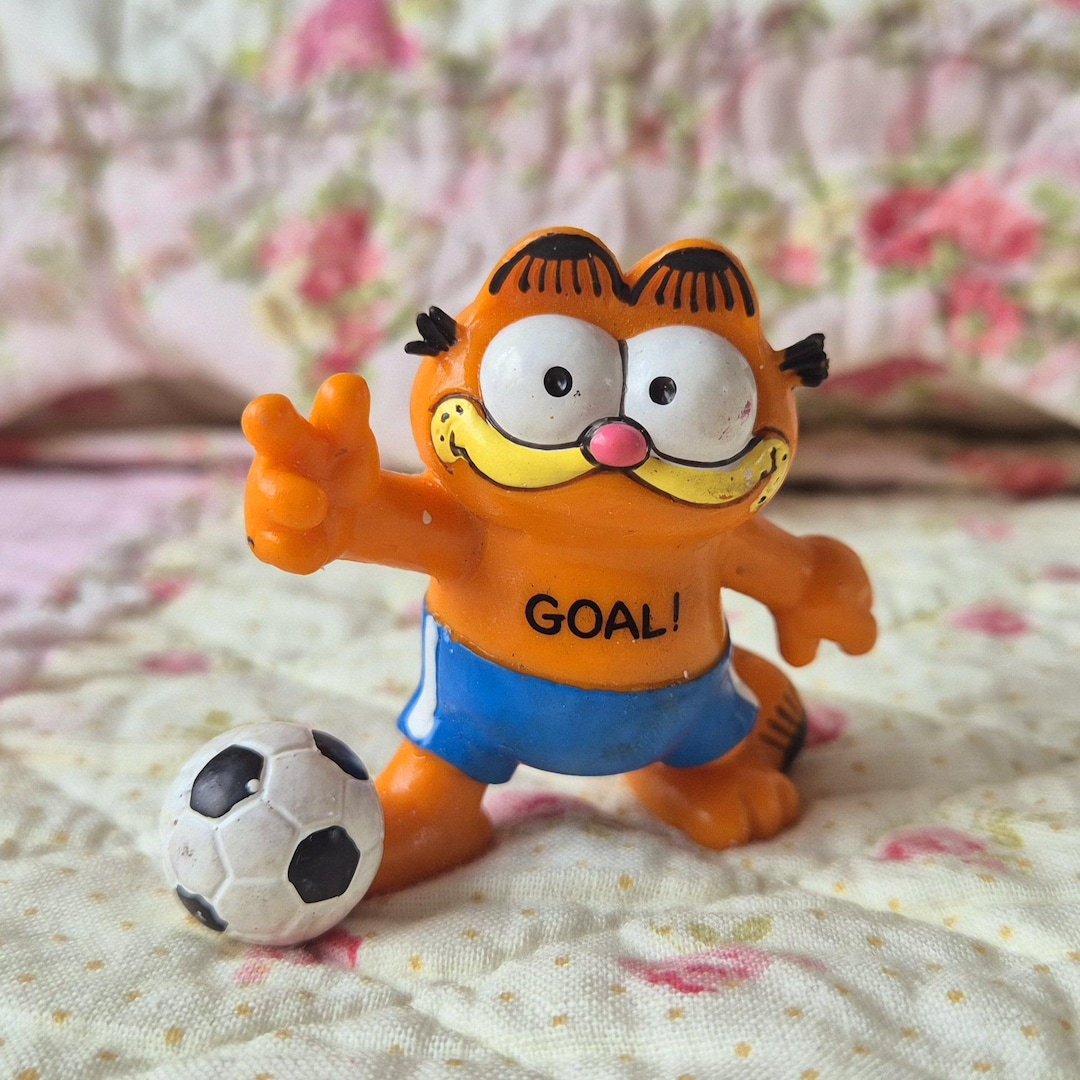 Vintage 1981 Garfield Soccer Figurine Bully West Germany
