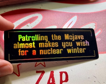 Pegatina de vinilo holográfica de Patrullando el Mojave: Fallout