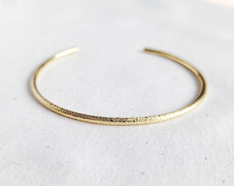 Thin gold bangle, Skinny gold bracelet, Simple gold bracelet, Slim bangle, Dainty bracelet, Textured bangle, Stacking bracelet, Thin cuff