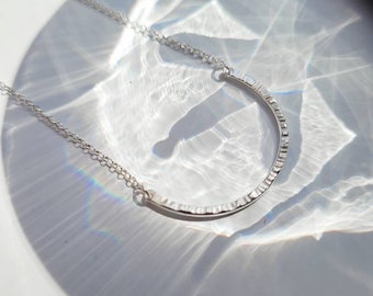 Silver curve necklace, Curved bar necklace, Sterling silver semicircle necklace, Hammered bar necklace, Dainty Necklace, Textured pendant