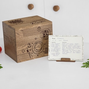 Caja de madera con tapa para tarjetas de recetas escritas a mano de 4 x 6 y divisores, accesorios de cocina, regalos de cocina para inauguración de apartamentos nuevos