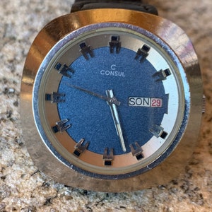 Montre Bracelet Type "Consul" Suisse - Cadran Argenté, Occasion, Personnalisée - Style Classique Pour Homme