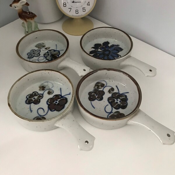 Set of 4 1970’s vintage ceramic soup ramekins/bowls featuring blue flowers.