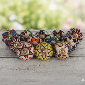 Ręcznie malowane ceramiczne gałki do szuflad, kolorowe okucia meblowe w stylu boho