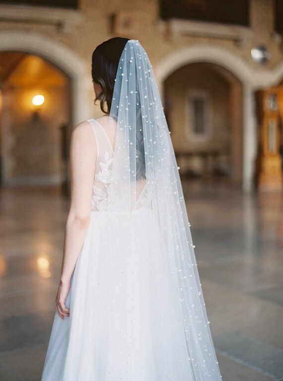 Velo da sposa lungo perlato in avorio e bianco con pettine per capelli  ELOISE -  Italia