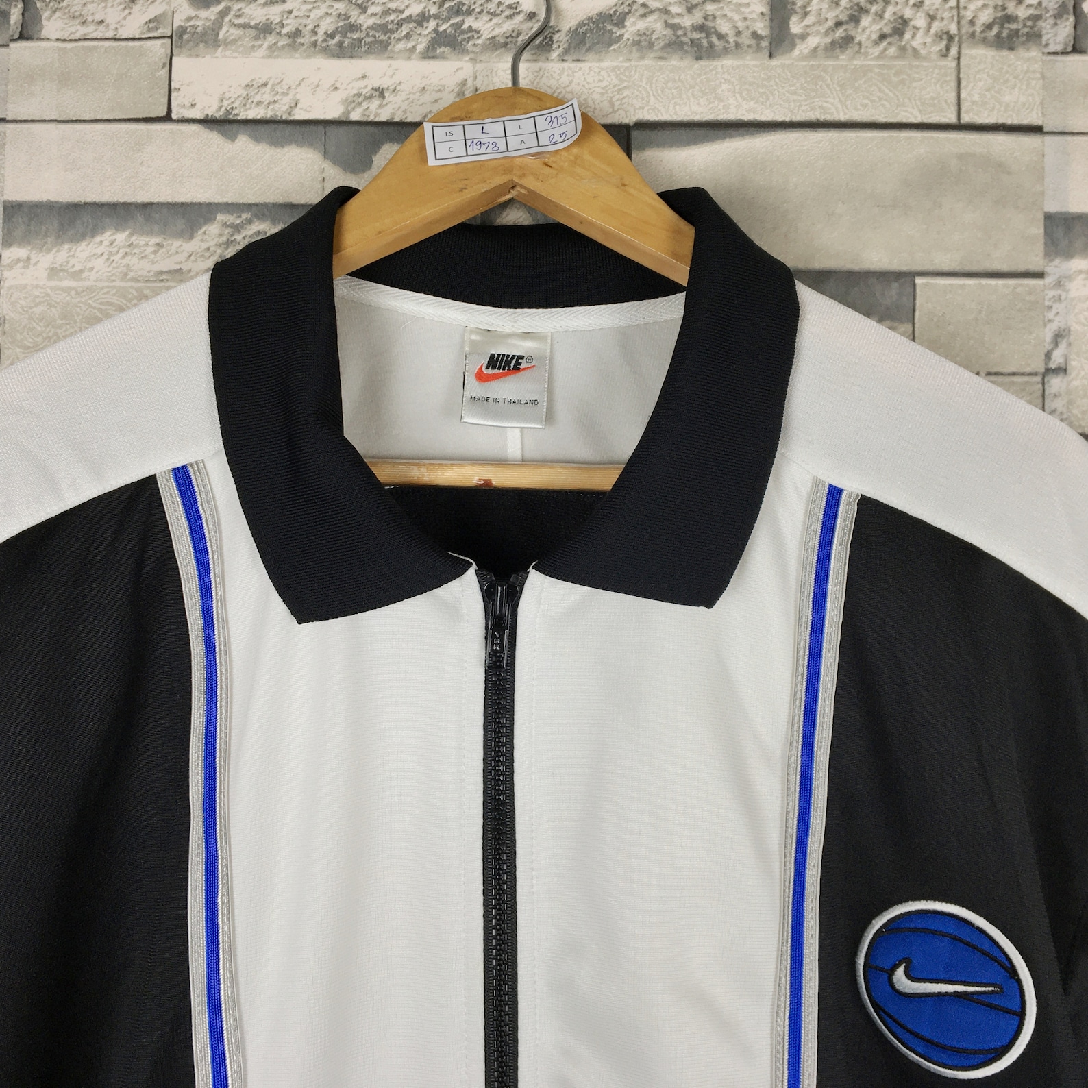 nike basketball sweaters