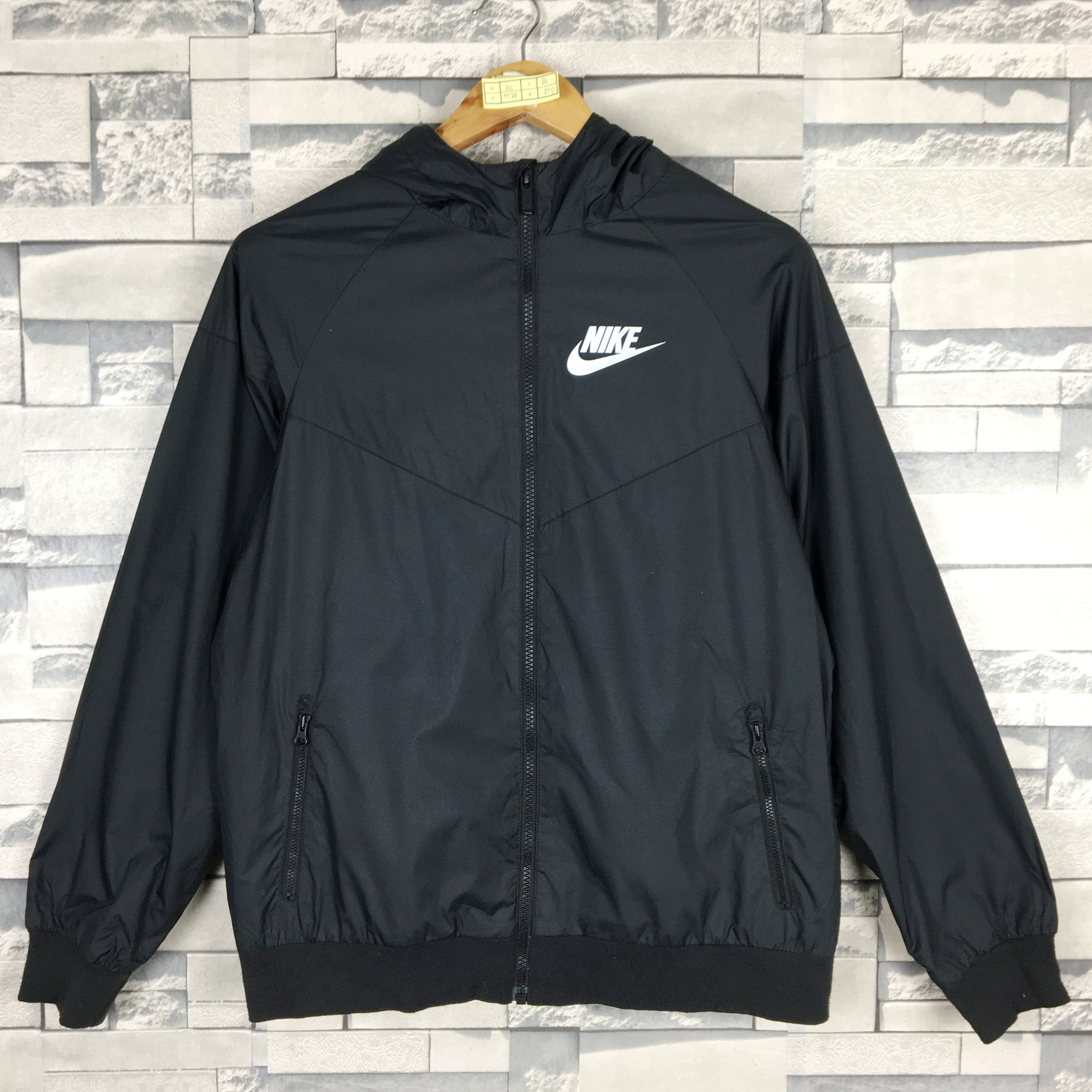 nike thin jacket