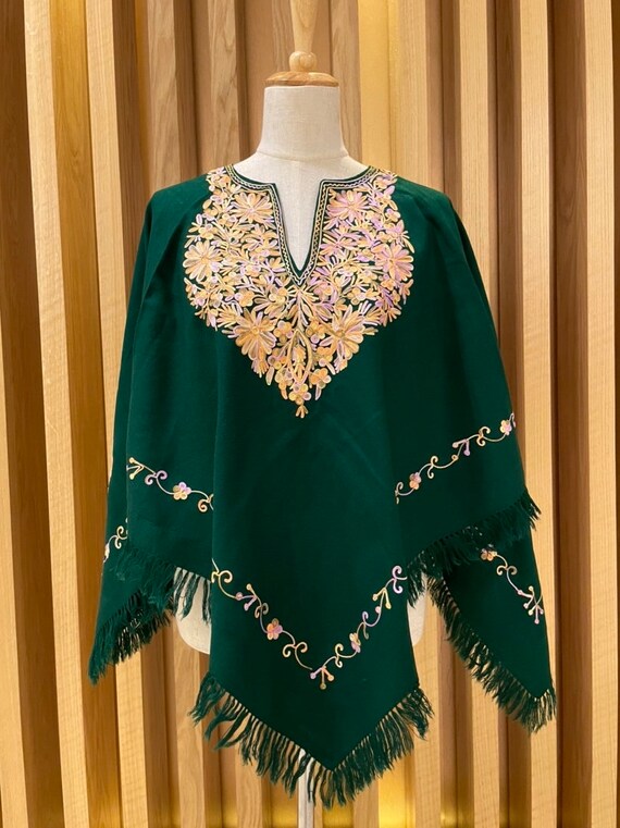 Passende Vej Nøgle Stylish Green Poncho With Aari Embroidery Kashmir Embroidery - Etsy