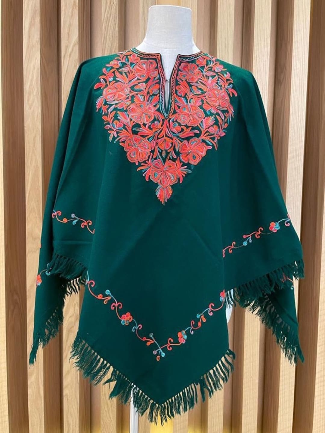 Post fort data Stylish Green Poncho With Aari Embroidery Kashmir Embroidery - Etsy Denmark