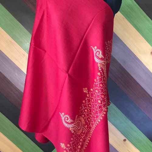 Red Sozni Embroidery Shawl, Kashmir Paisley Scarf, Needle Embroidery, Handmade, Scarves, Cashmere, Pashmina shops Wrap