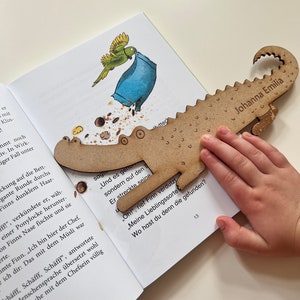 Personalized reading crocodile - reading aid for beginners - gift idea for 1st graders and beginning readers - reading aid for children - schoolchildren