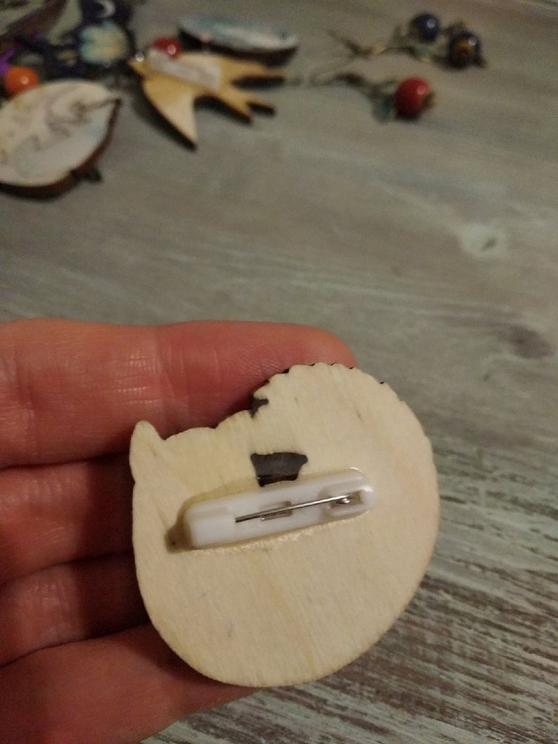 Cat brooch with pressed flowers Gift for daughter. Wooden pin for sweater