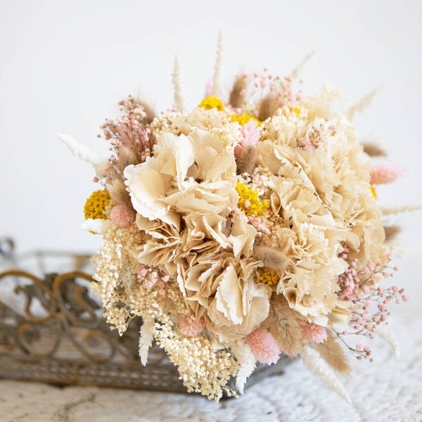 Bouquet de fleurs séchées hortensia crème et gypsophile rose