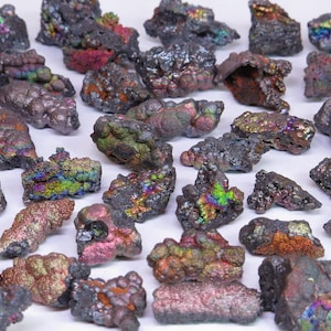 Lots of premium iridescent goethites. Small size 0.5 to 2cm wholesale. Different quantities.