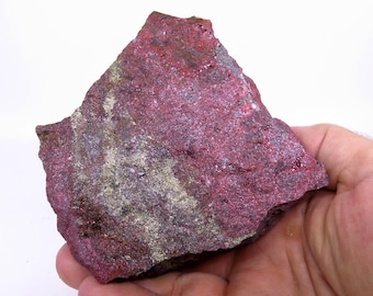 Spécimen minéral cristallin de CINNABAR ROUGE provenant des mines d'Almaden, Espagne. Disponible en différentes tailles de 6 à 10 cm