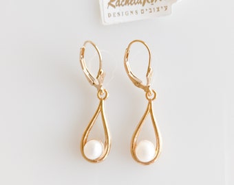 Pearl Dainty Earrings, Dangling Gold Pearl Earrings Drop, Minimal Pearl Earrings, Bridesmaids Pearl Earrings, Perfect Christmas Gift for Her