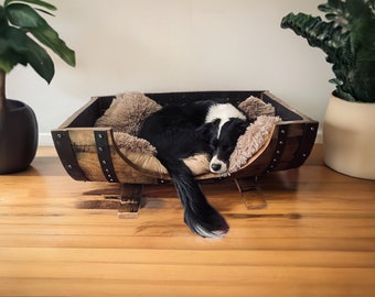 Cama para perros en forma de barril de whisky: ¡aprobada por Josie!