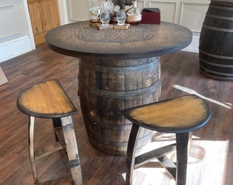 Taburete Bourbon Barrel: Diferentes alturas y acabados personalizados disponibles.
