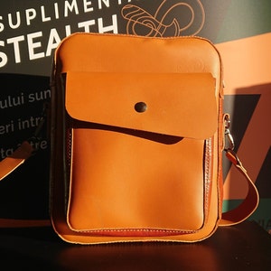 Leather crossbody bag, men&#39;s leather messenger bag, unisex crossbody bag, large leather shoulder bag, practical messenger bag for men