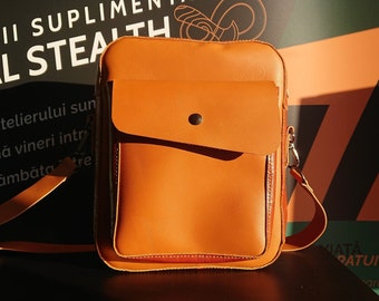 Leather crossbody bag, men's leather messenger bag, unisex crossbody bag, large leather shoulder bag, practical messenger bag for men