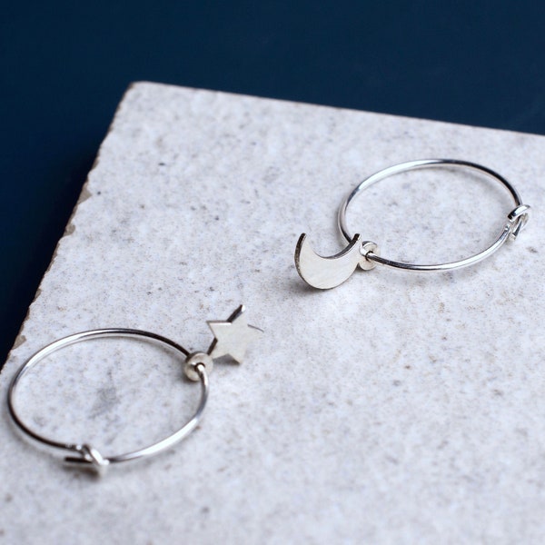 Handgemachte Silberne Ohrringe Stern und Mond, Mond und Stern Ohrringe, Mismatched Creolen, süße Creolen, Silberne Sterne und Mond Creolen, Geschenk für Sie