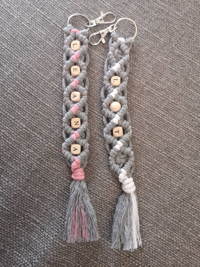 Porte clefs personnalisés en macramé image 2